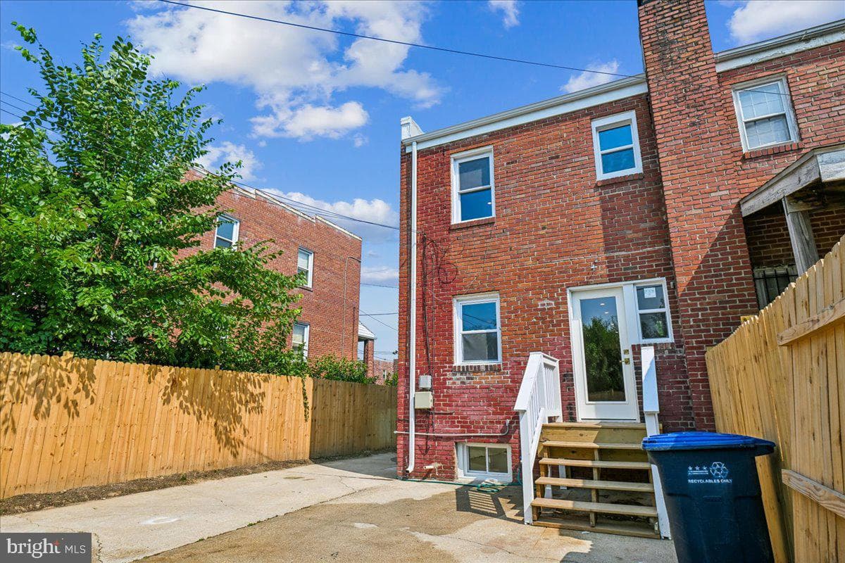 1525 Fort Davis Street SE photo 27