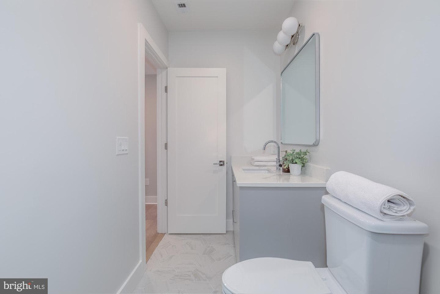 933 N Street NW #204 photo 8