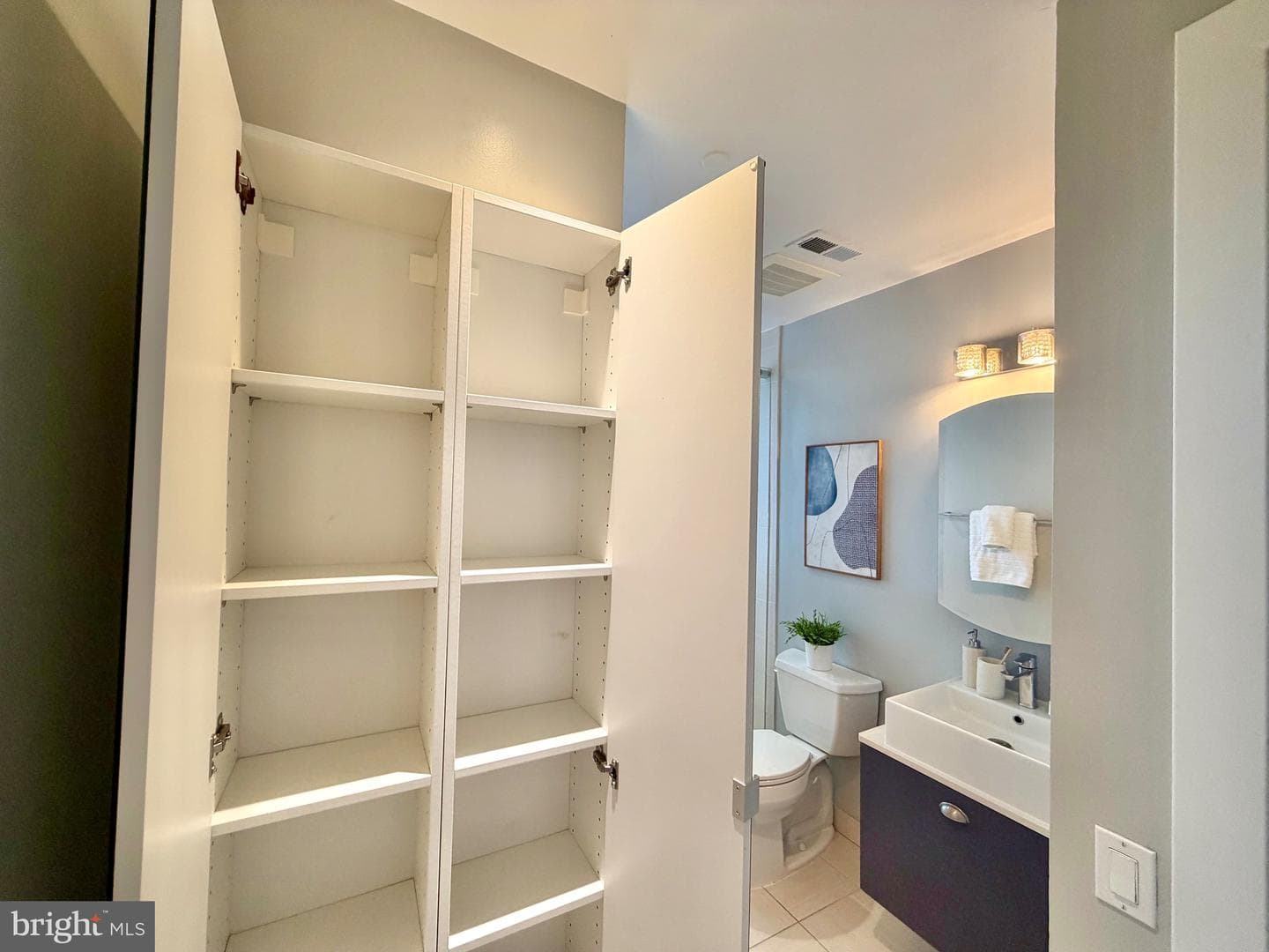 2426 Ontario Road NW #401 photo 21