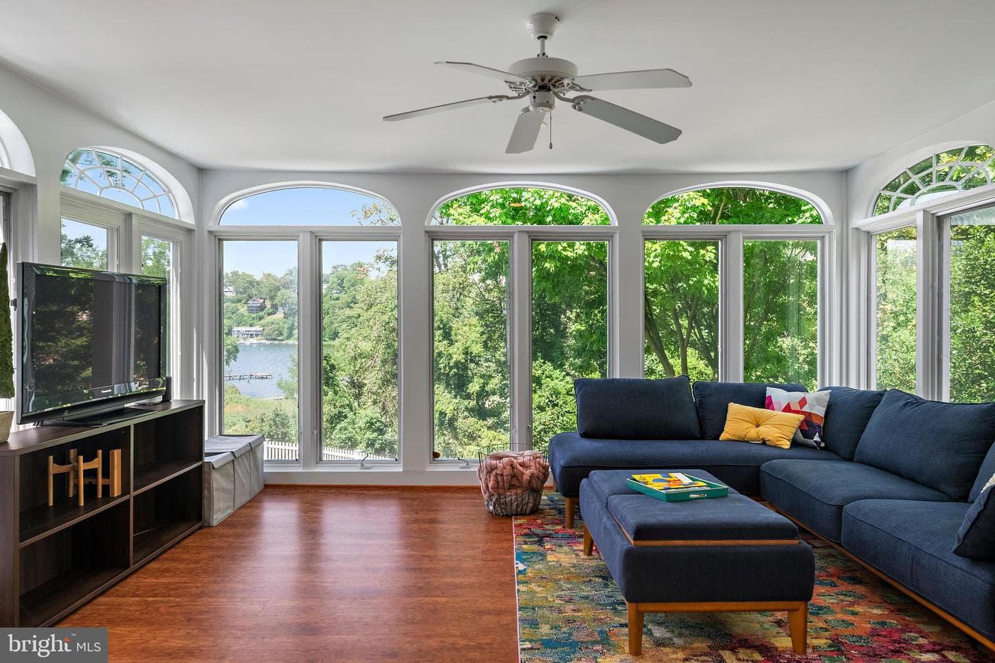 812 Coachway photo 11