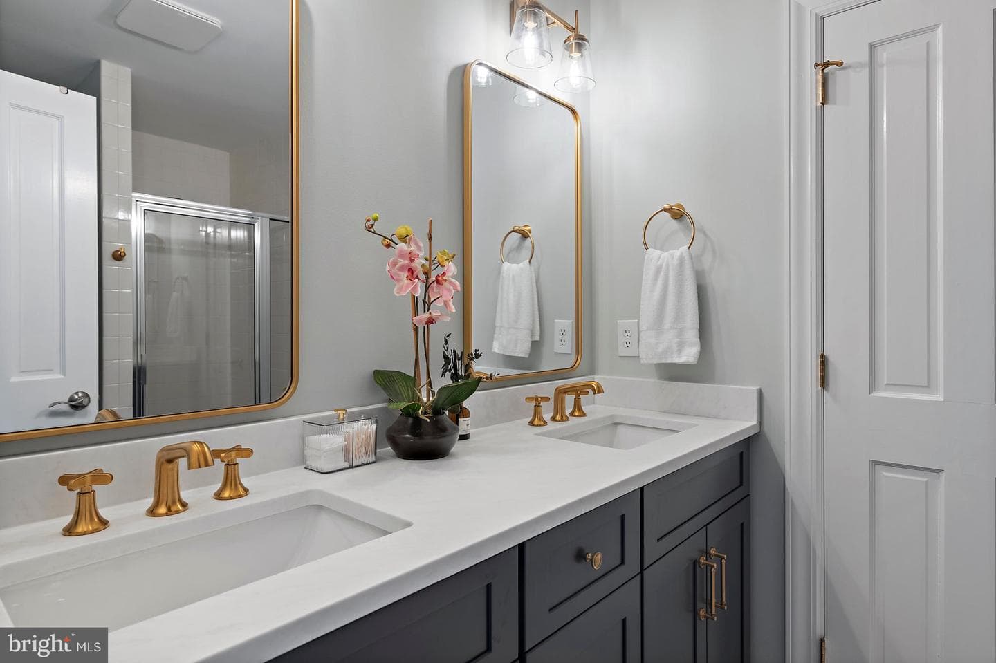 812 Coachway photo 38