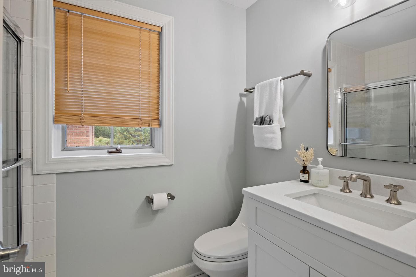 812 Coachway photo 41