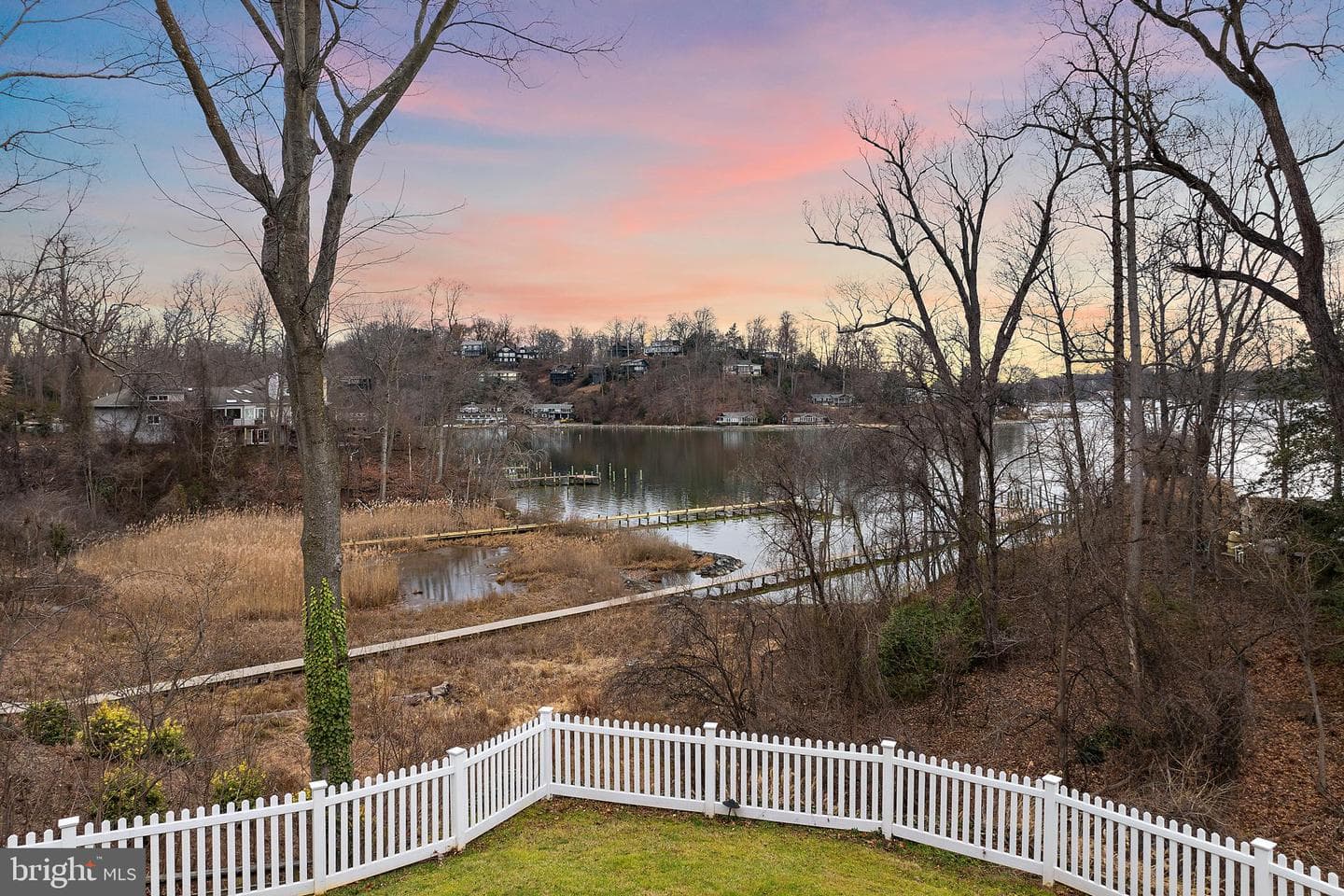 812 Coachway photo 73
