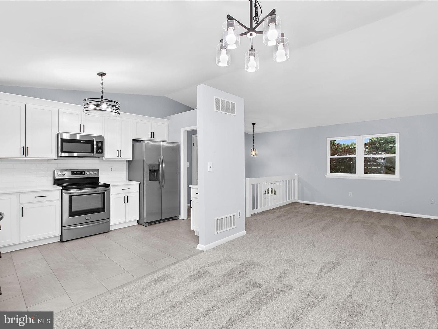 130 Clarence Avenue photo 11