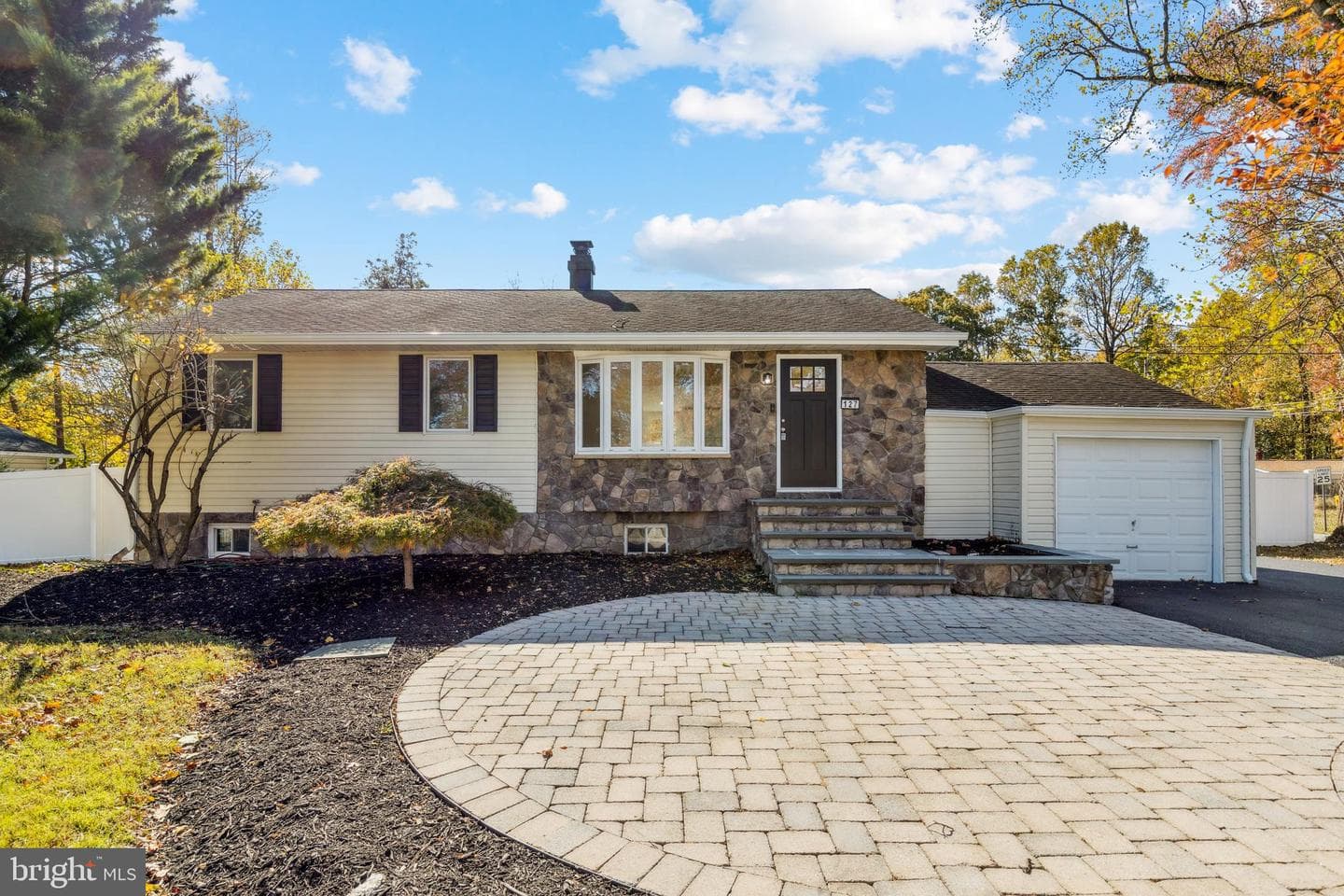 127 Duval Lane photo 2