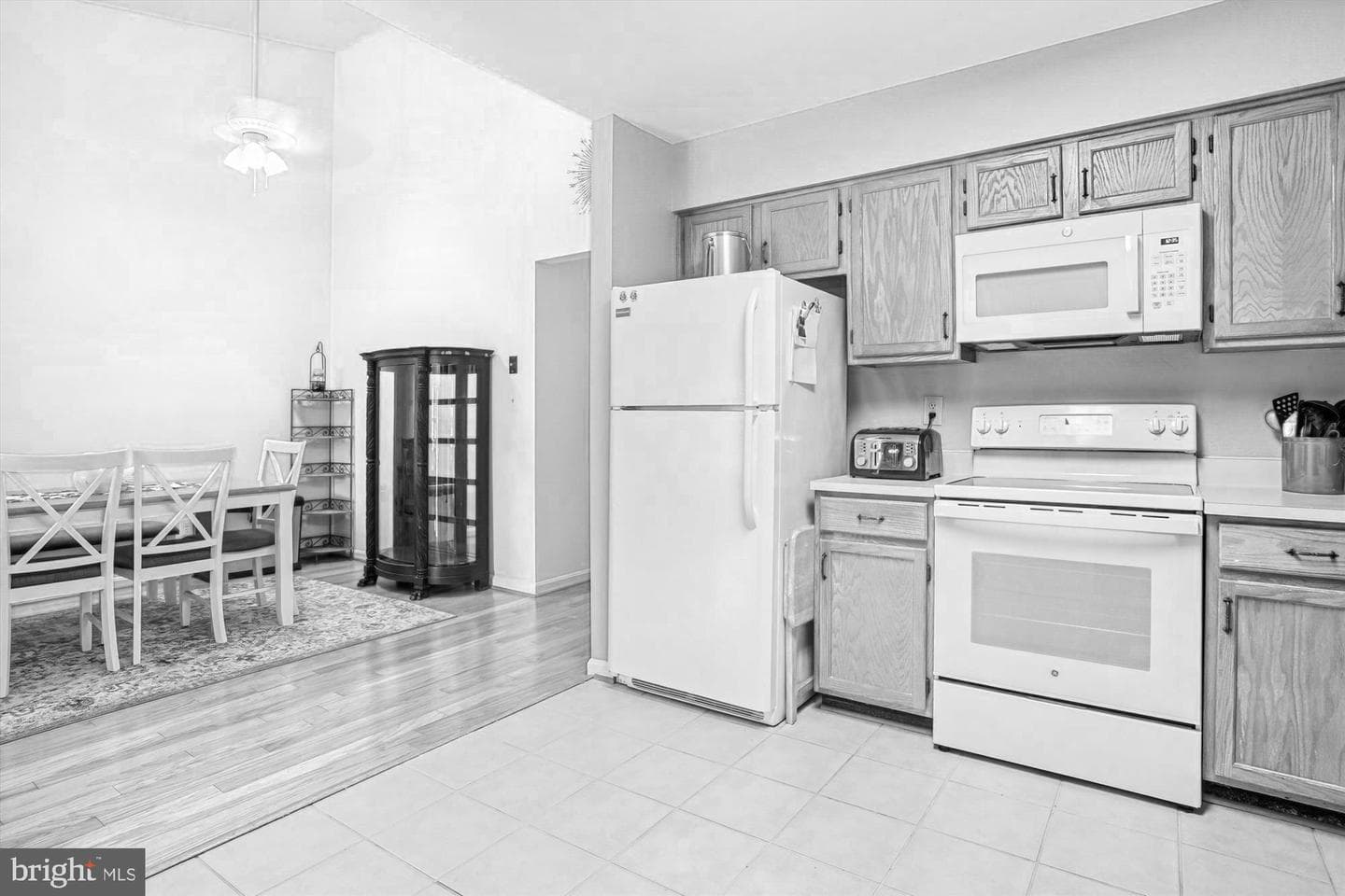 1955 Marconi Circle photo 4
