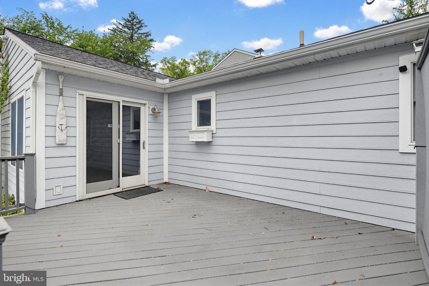 1465 Ridgeway photo 32