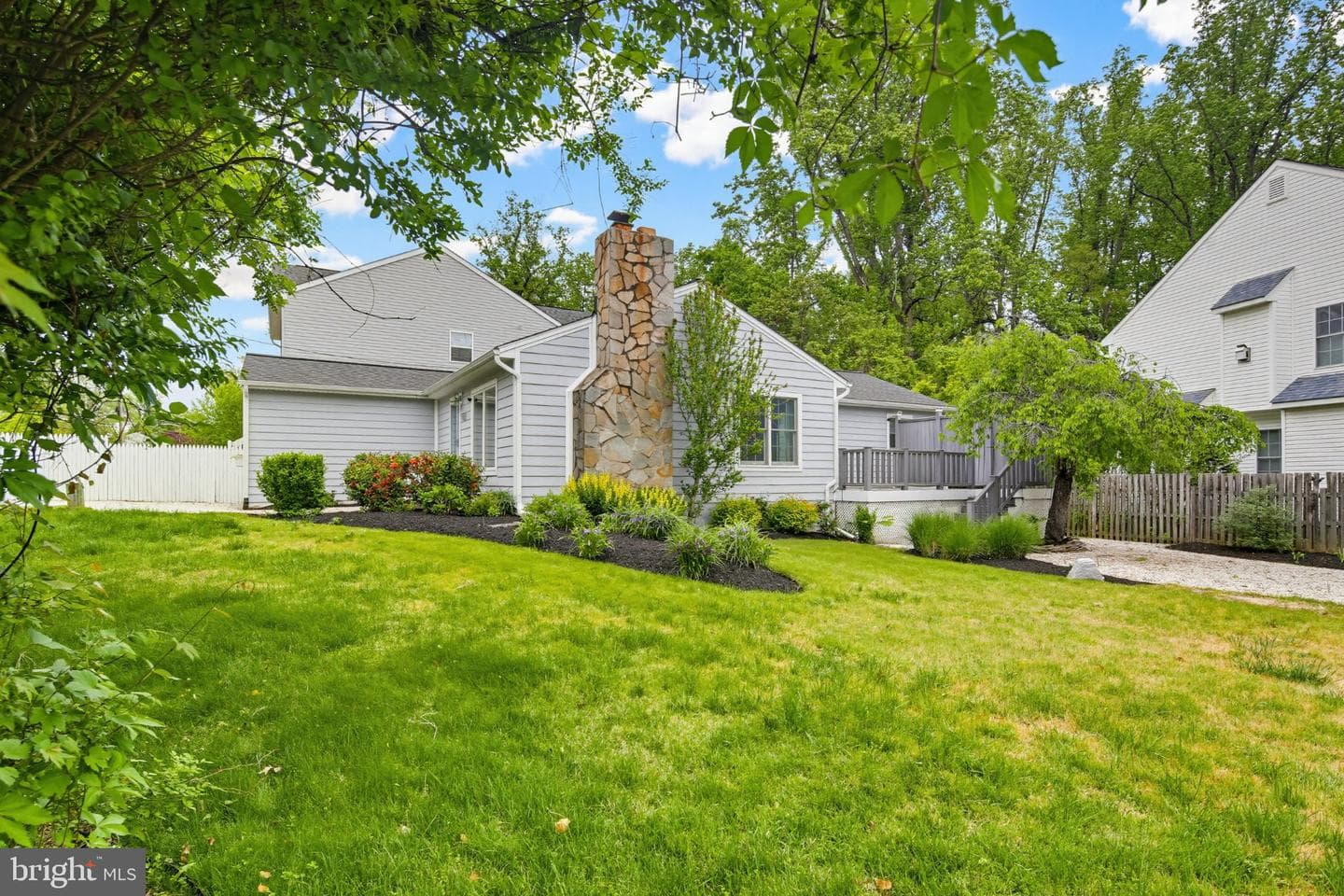 1465 Ridgeway photo 34