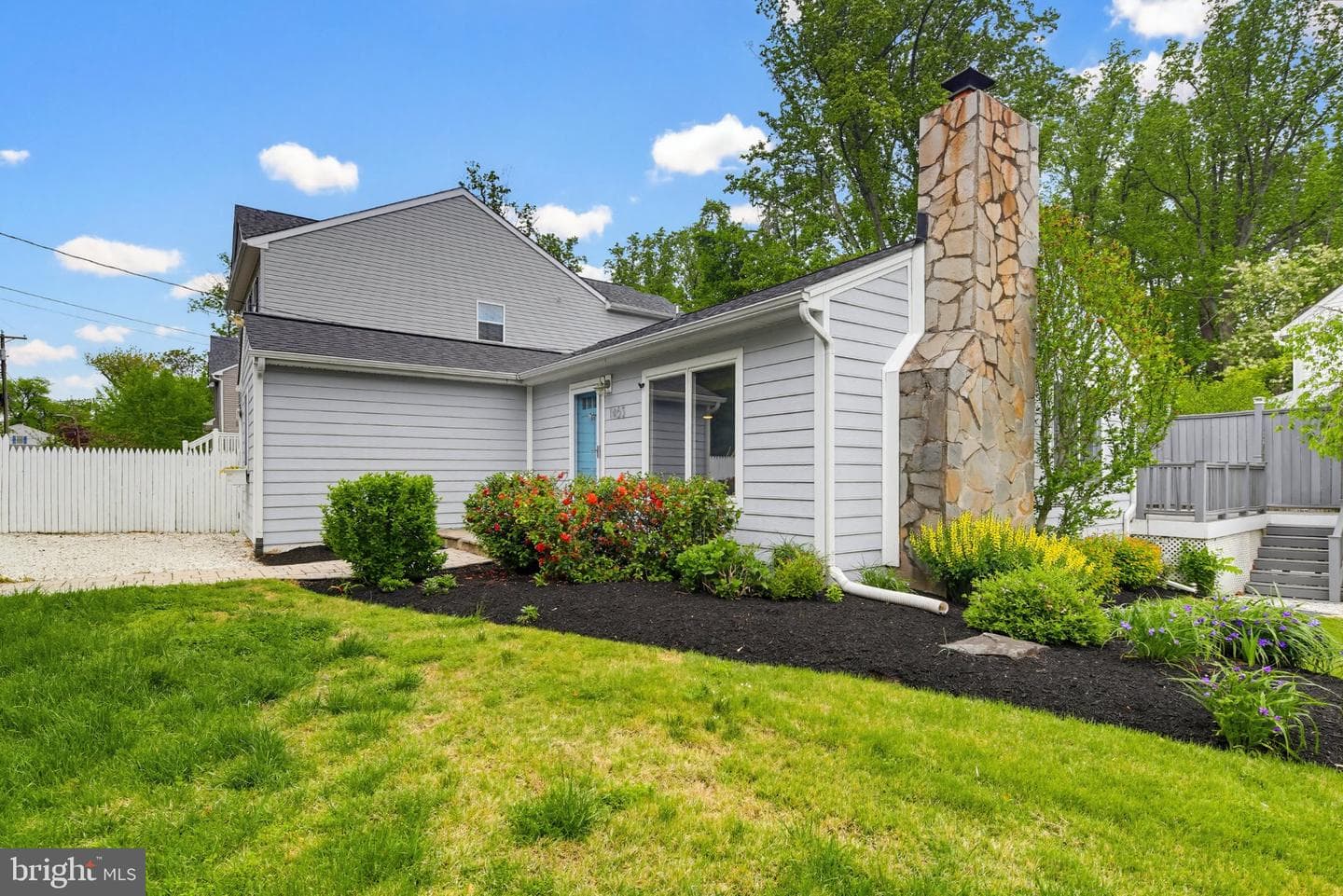 1465 Ridgeway photo 38