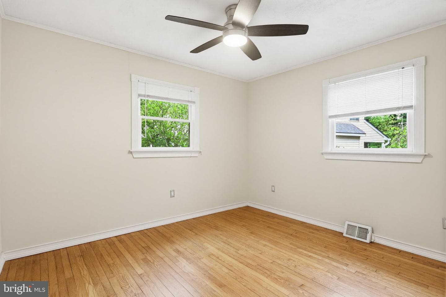 1465 Ridgeway photo 46