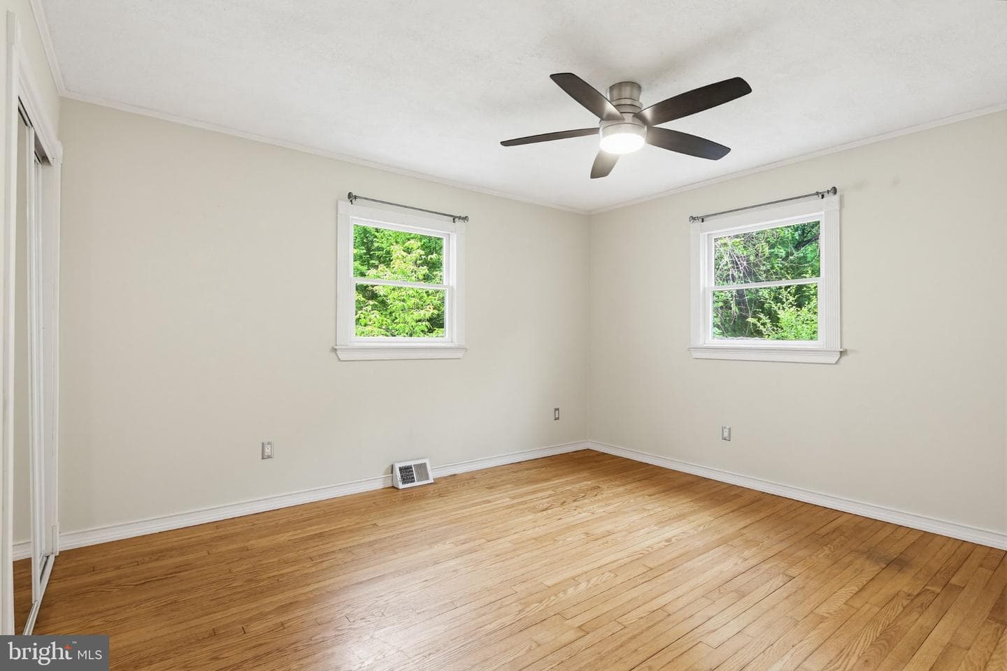 1465 Ridgeway photo 47