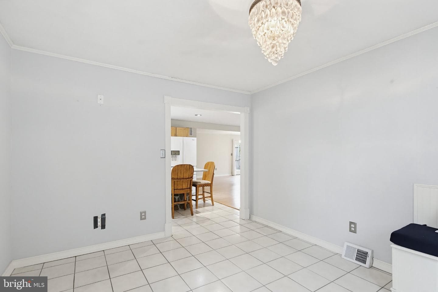 1465 Ridgeway photo 55