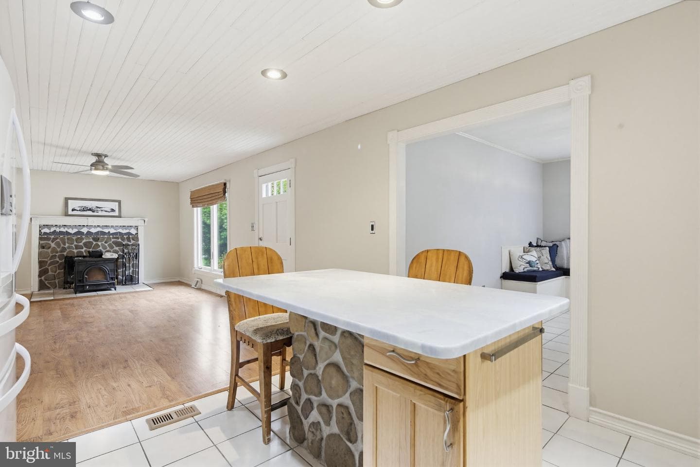 1465 Ridgeway photo 59