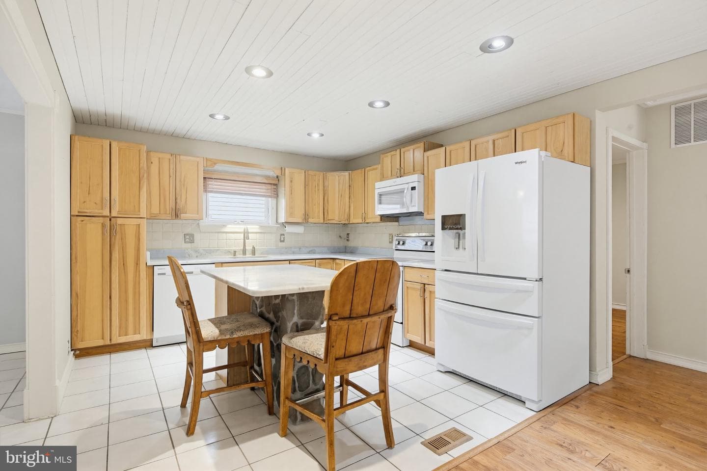 1465 Ridgeway photo 64