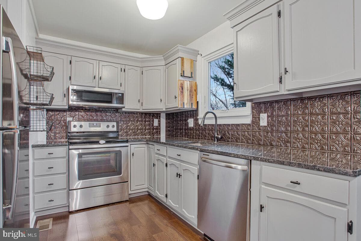 7759 Glen Avenue photo 11