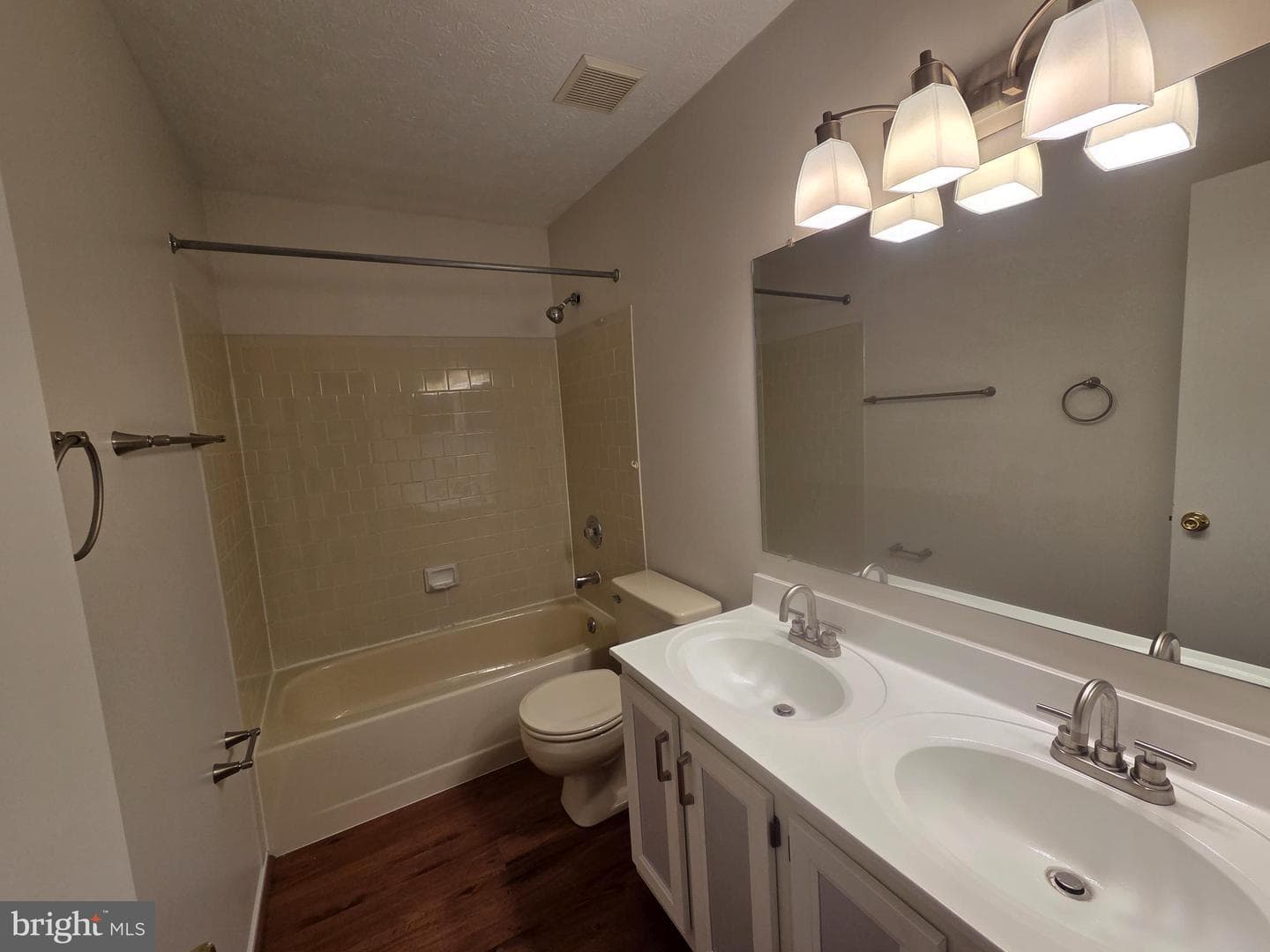 276 Southdale Court photo 29