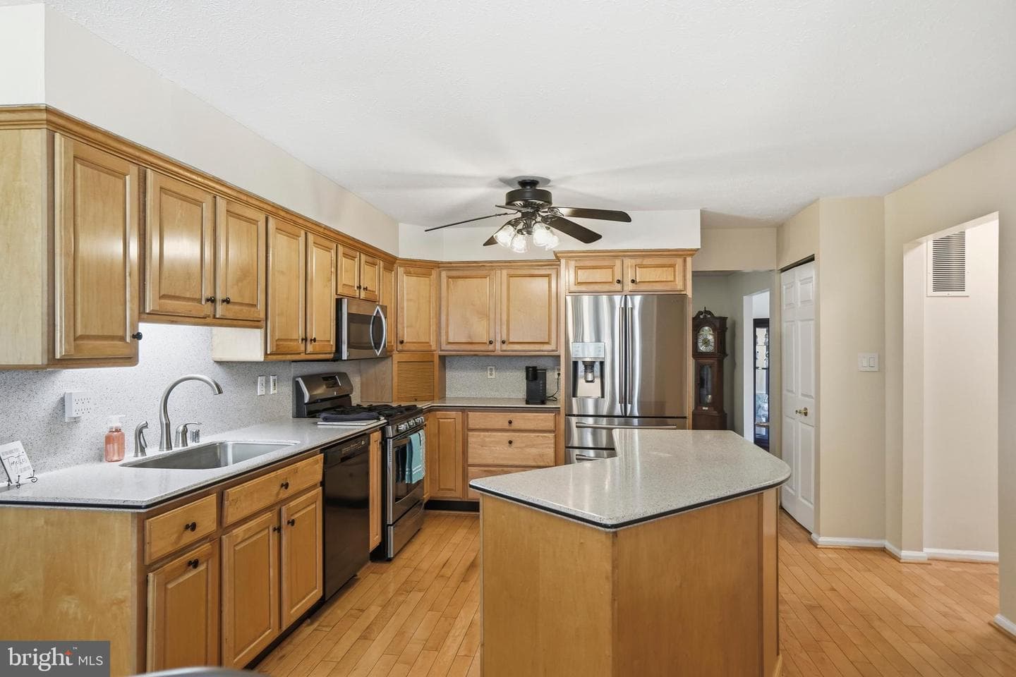 759 Sunnyfield Lane photo 9