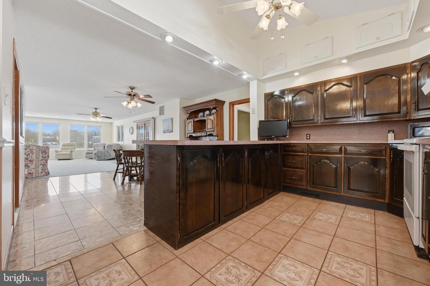 352 Riverside Drive photo 12