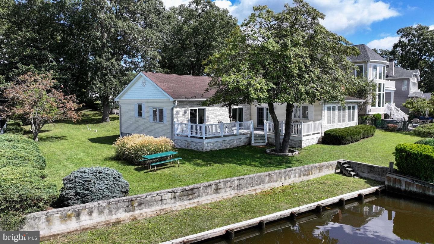 352 Riverside Drive photo 46