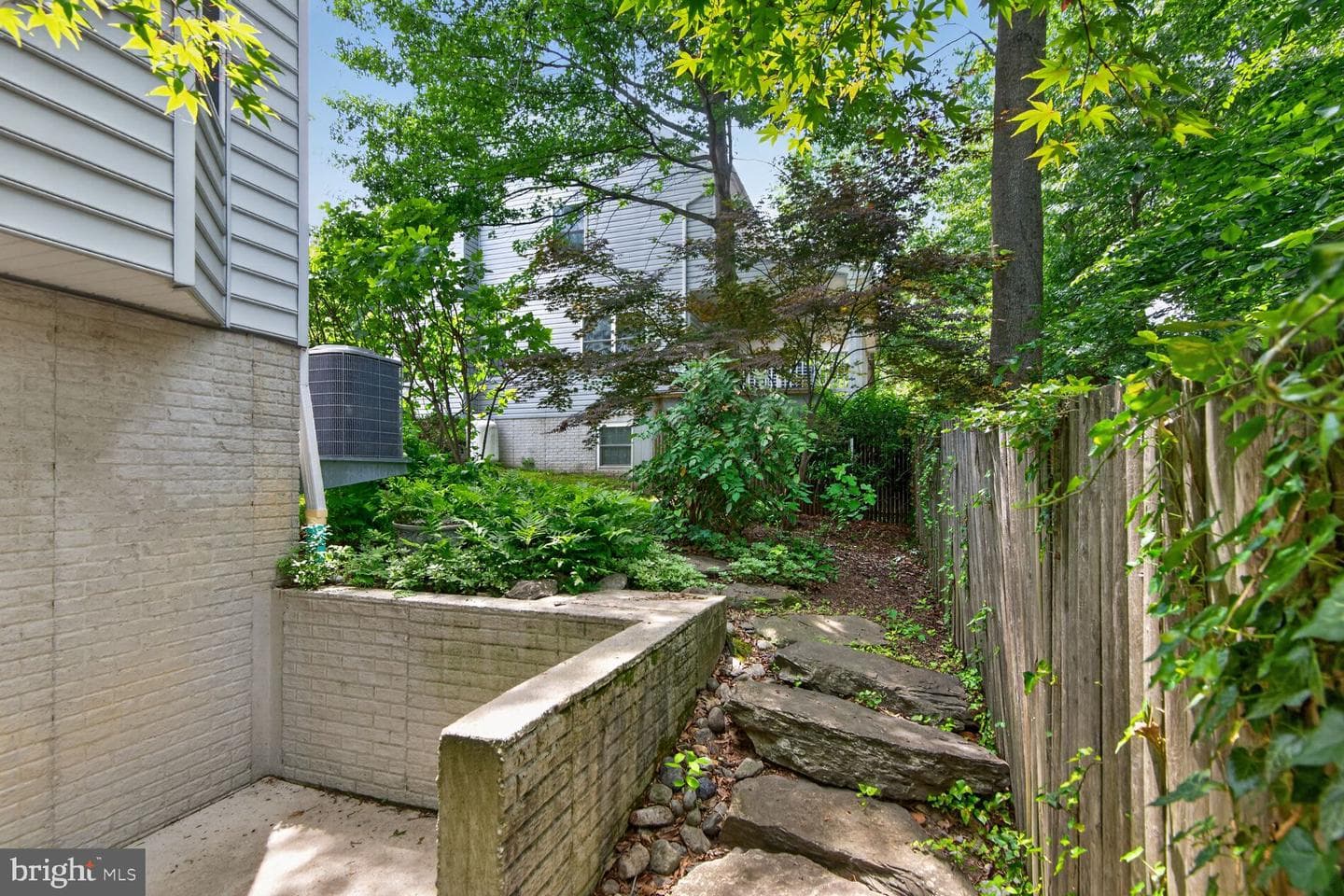 764 N Riverside Drive photo 31