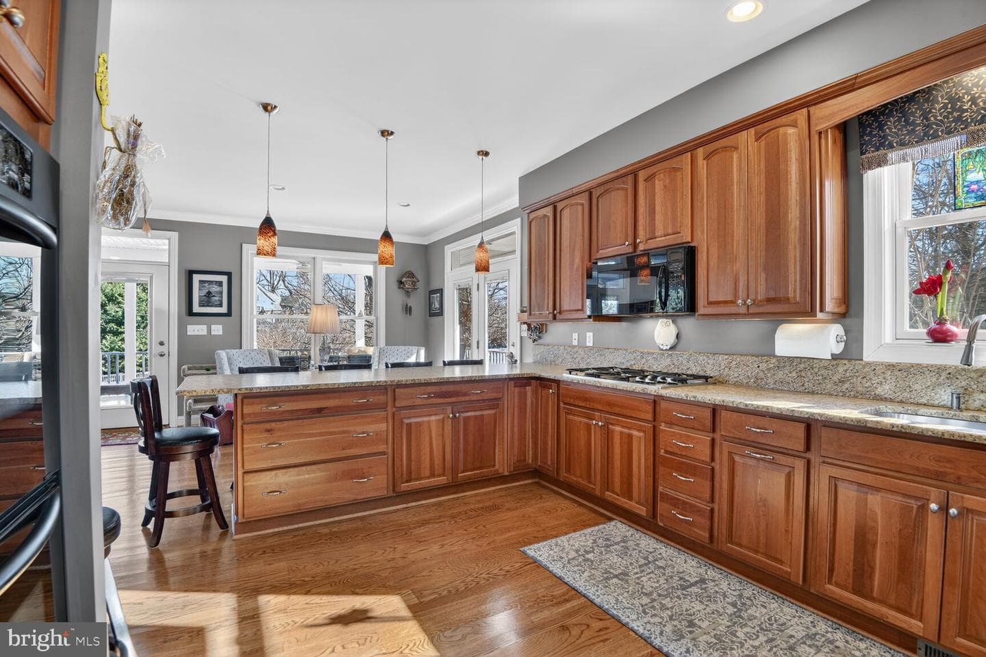 764 N Riverside Drive photo 41