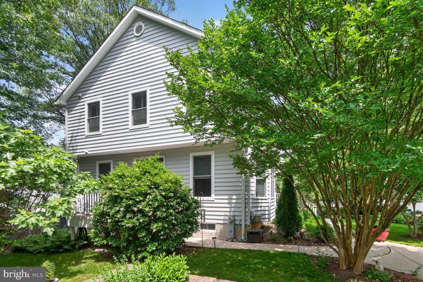 764 N Riverside Drive photo 7