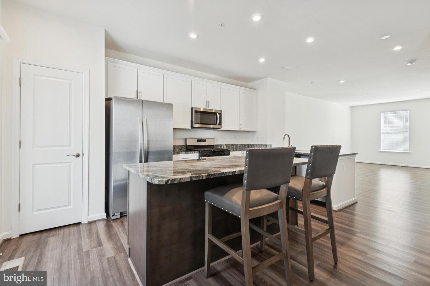 7831 Wolf Run Lane photo 4