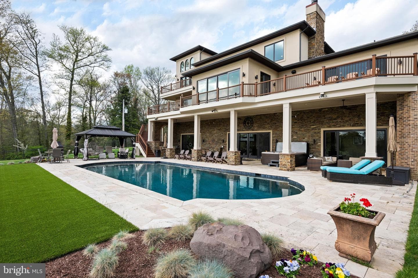 423 Benfield Road photo 5