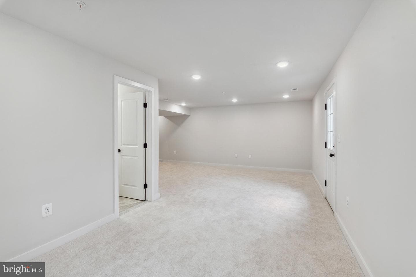 7713 Woodlawn Avenue photo 33