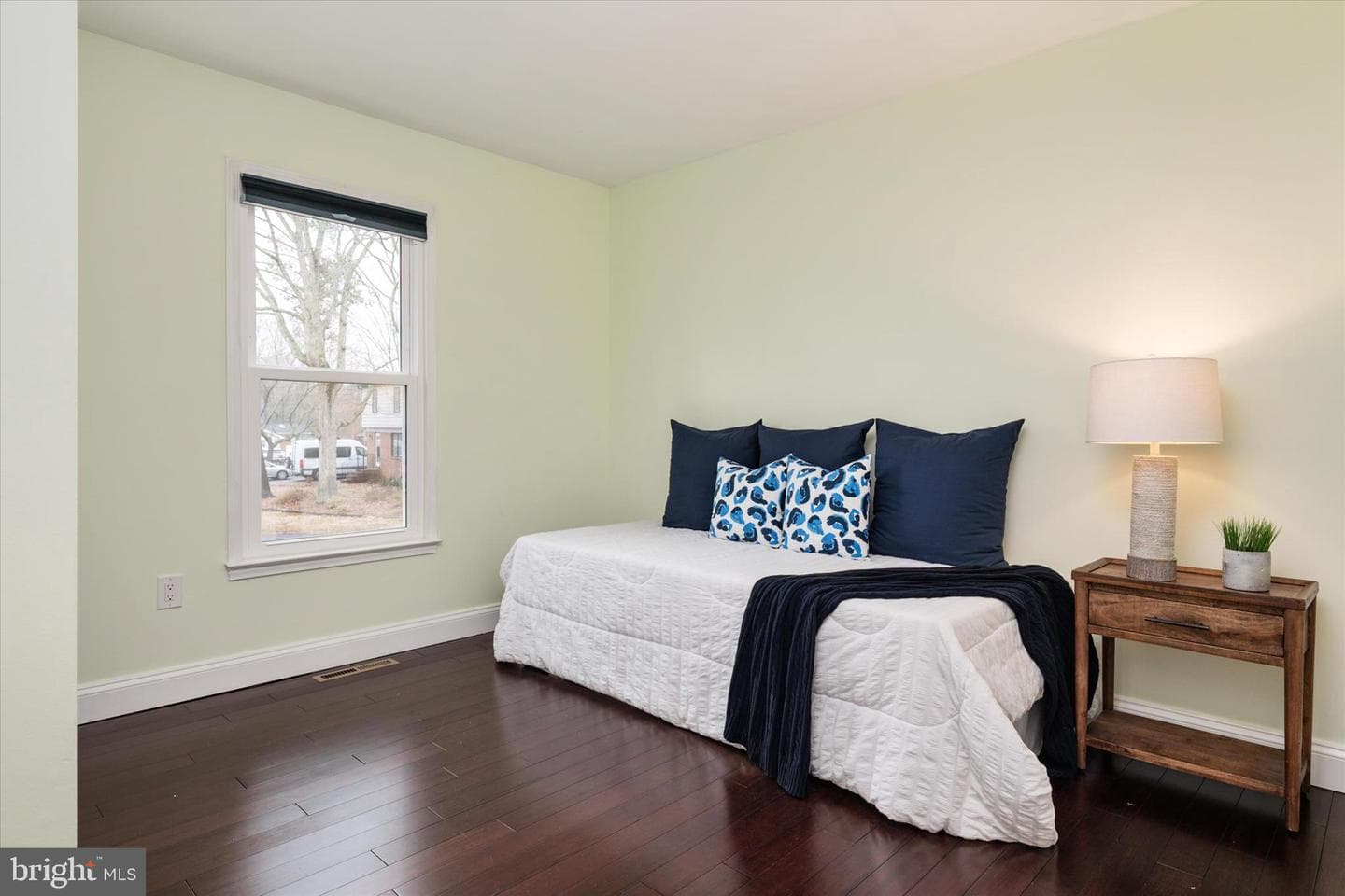 298 Edgemere Drive photo 18