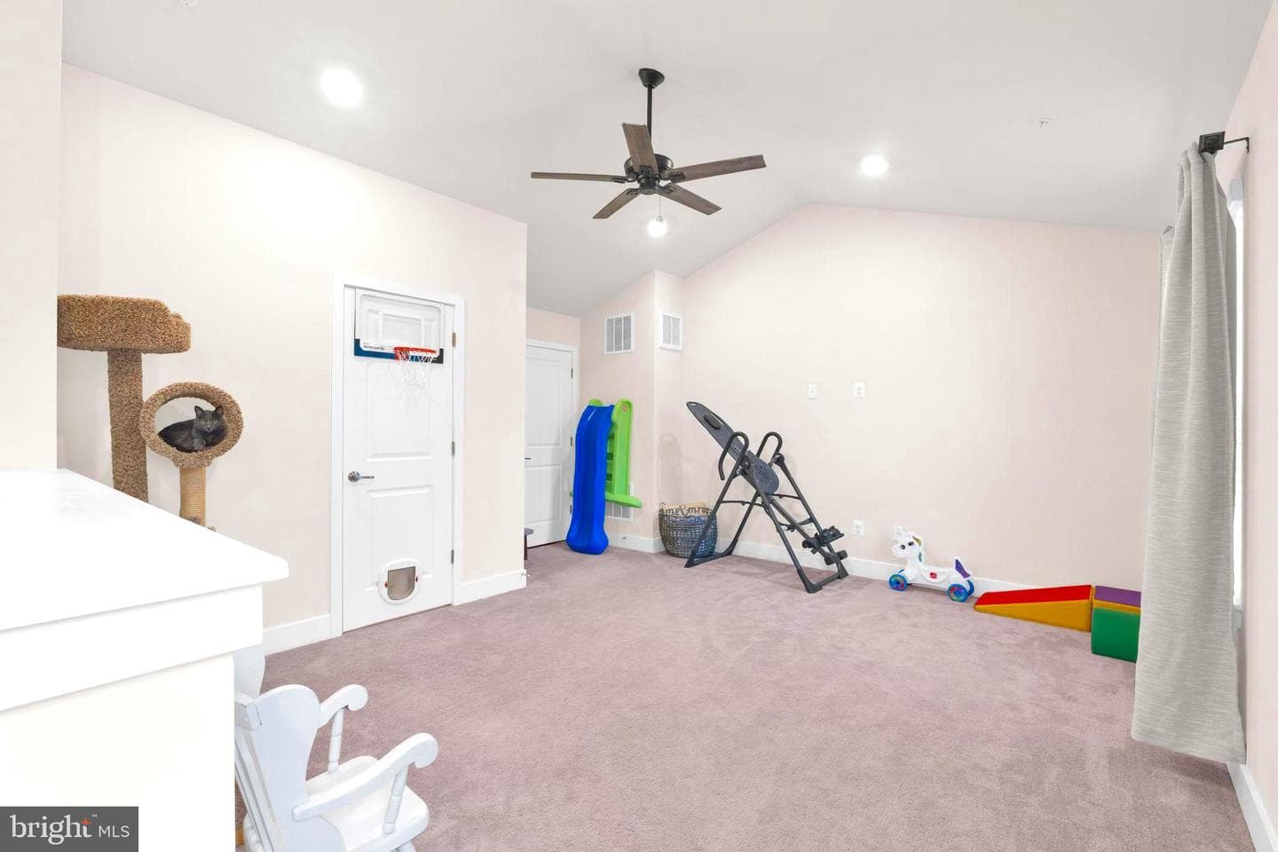 737 Allegheny Avenue photo 39