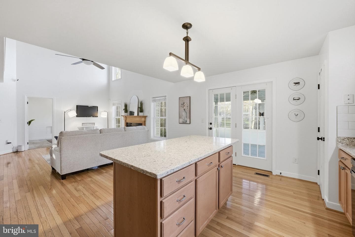 1110 Thompson Avenue photo 14