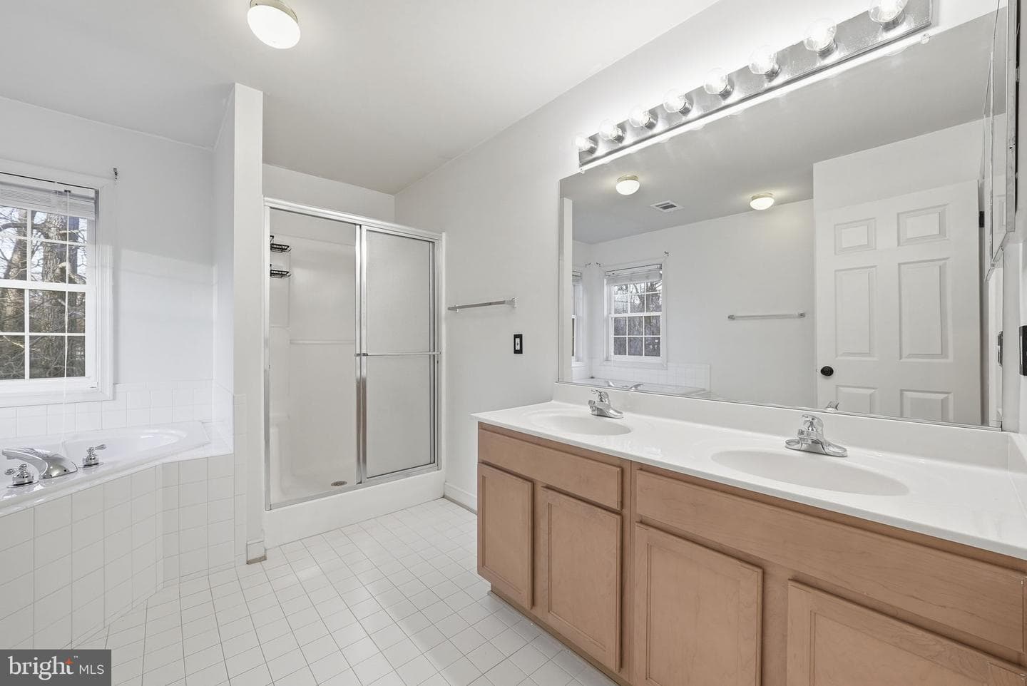 1110 Thompson Avenue photo 28