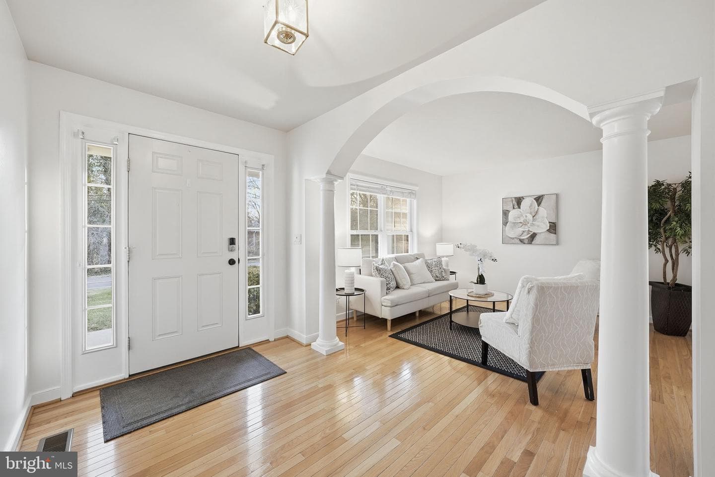 1110 Thompson Avenue photo 3