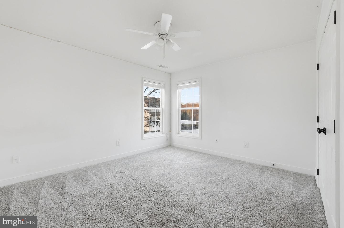 1110 Thompson Avenue photo 32