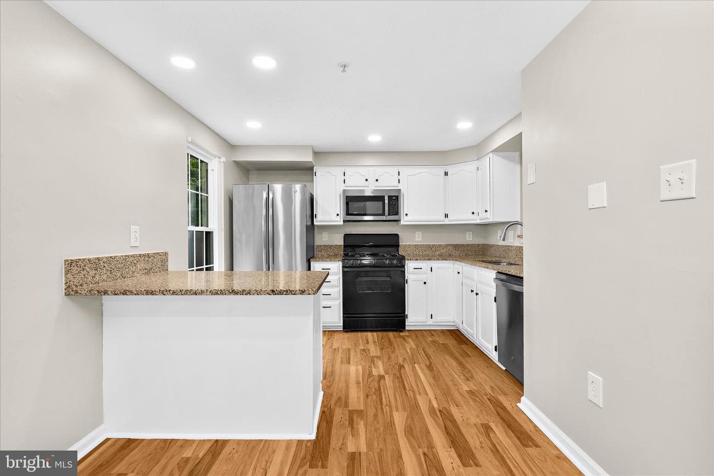 577 Quaker Ridge Court photo 10