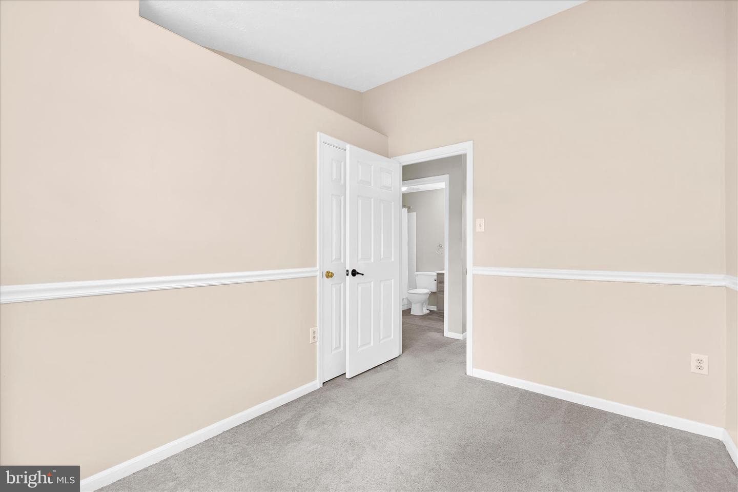 577 Quaker Ridge Court photo 23