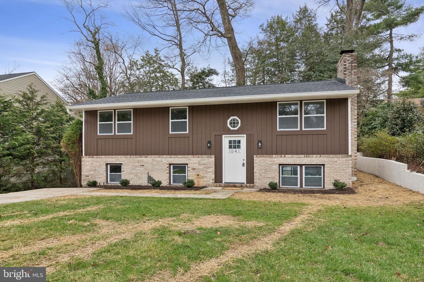 1041 Skyview Drive photo 4