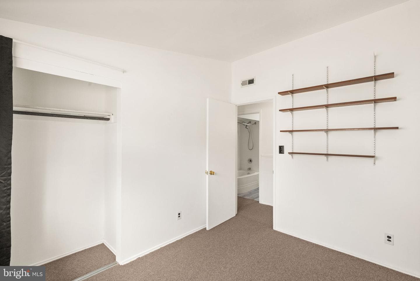 208 Gloucester Drive photo 13