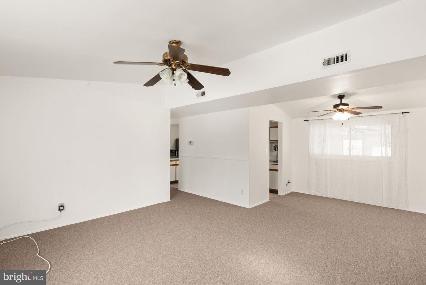 208 Gloucester Drive photo 4