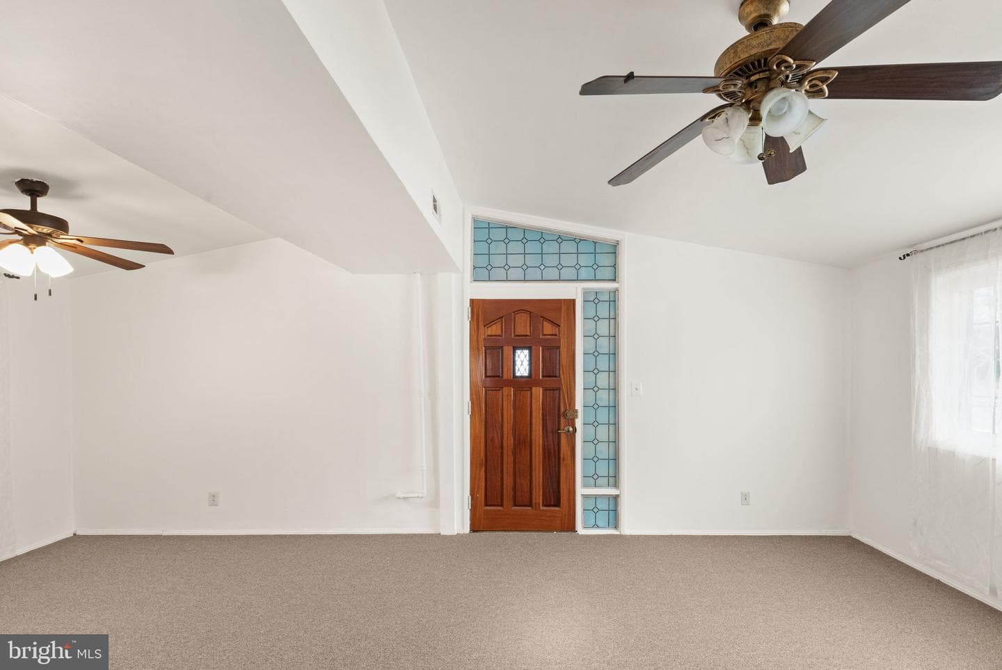 208 Gloucester Drive photo 5