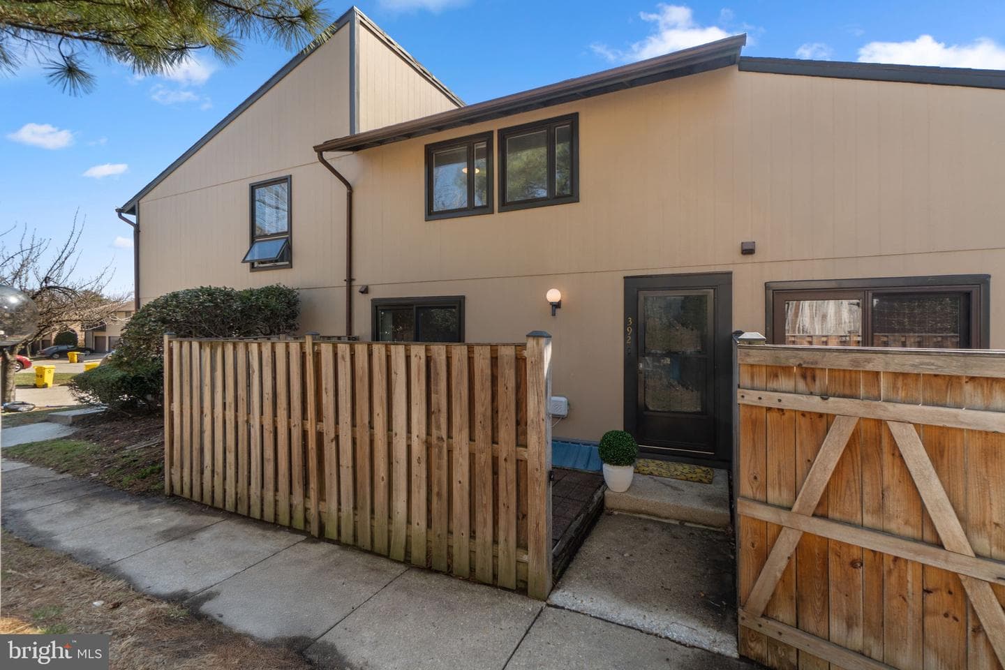 392 West Court #2b