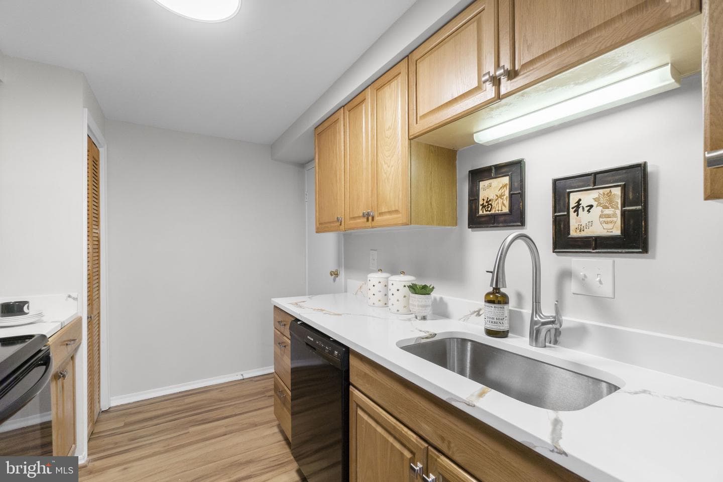 392 West Court #2b photo 17
