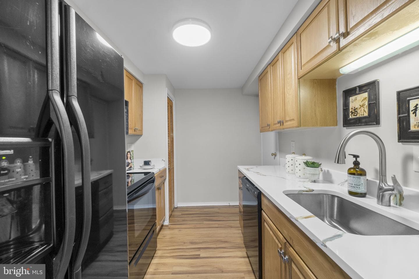 392 West Court #2b photo 18