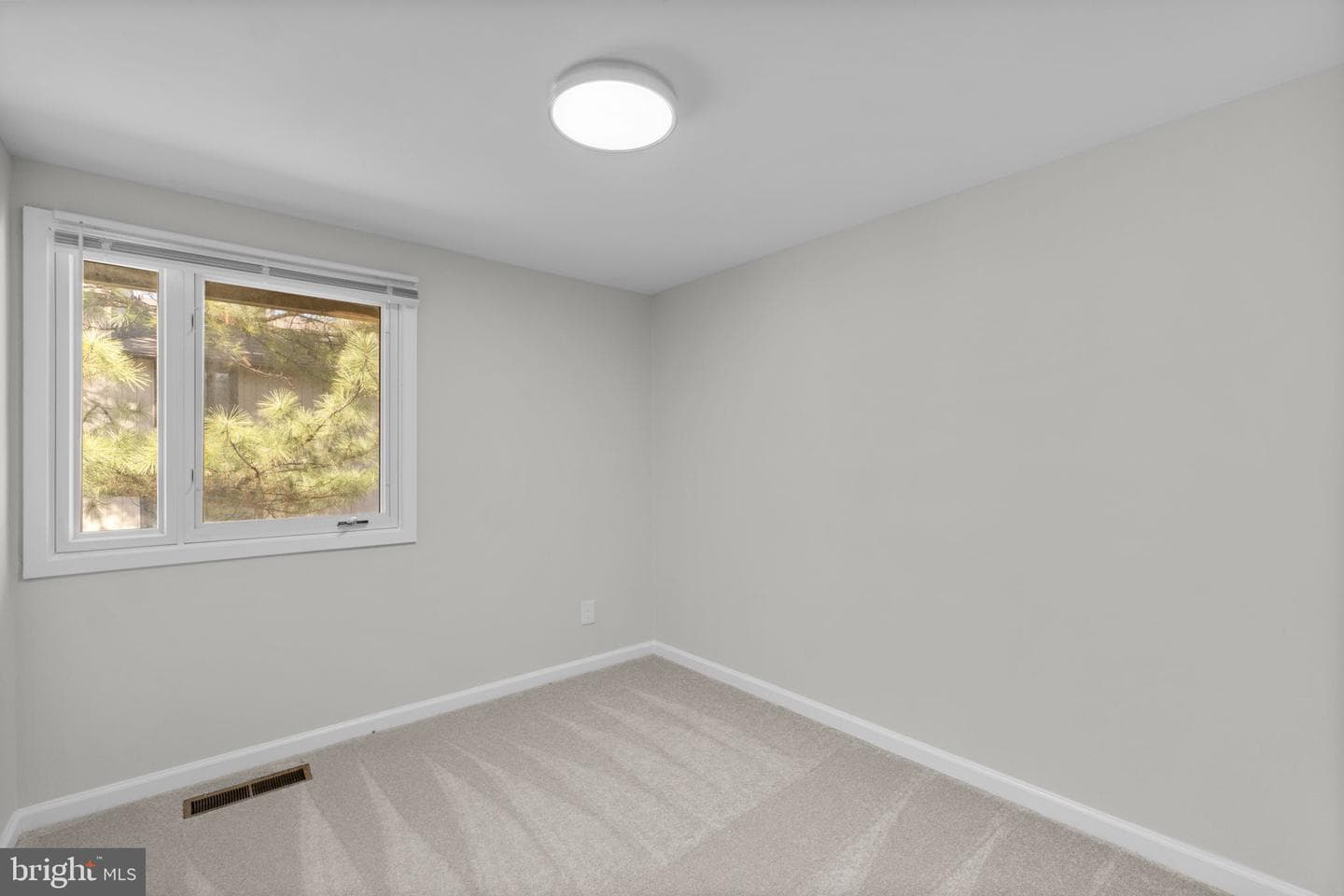 392 West Court #2b photo 29