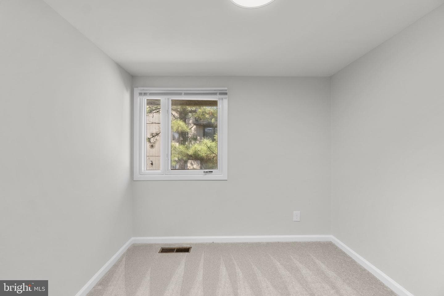392 West Court #2b photo 30