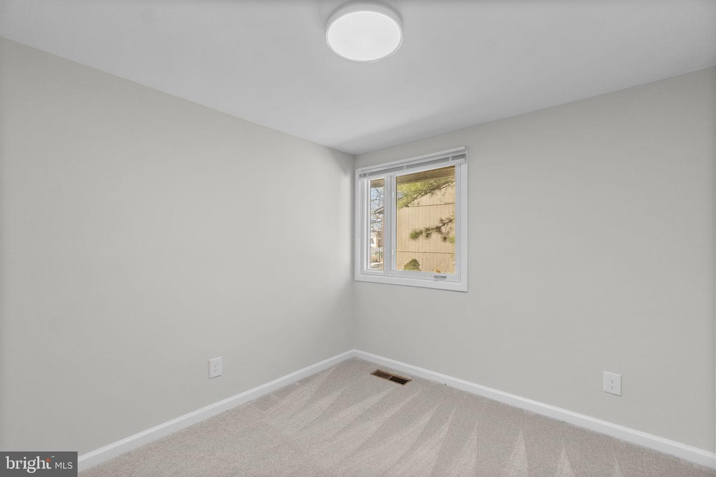 392 West Court #2b photo 31