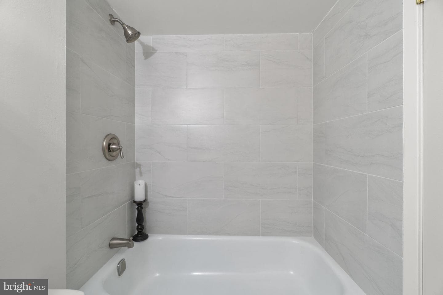 392 West Court #2b photo 36