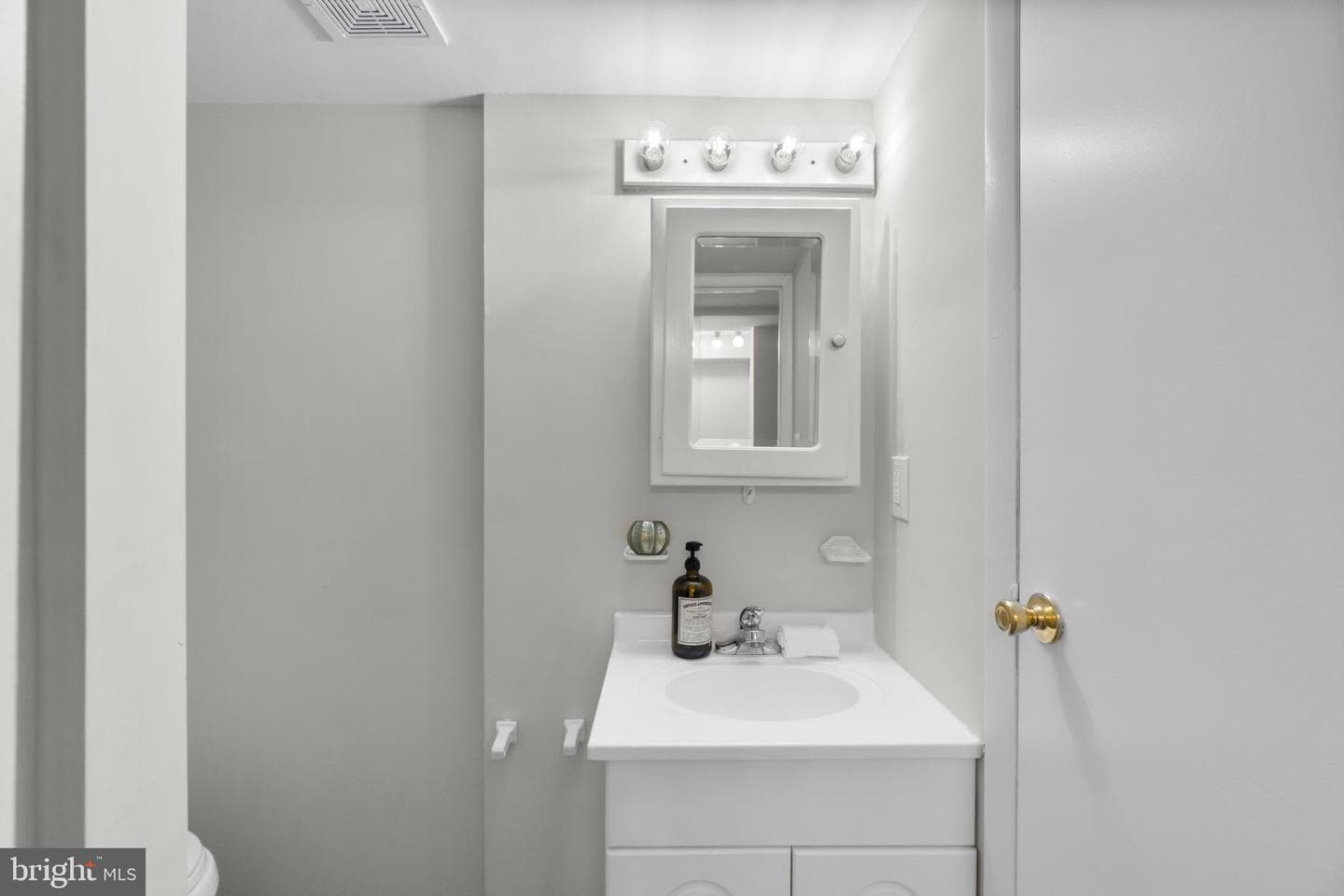 392 West Court #2b photo 41