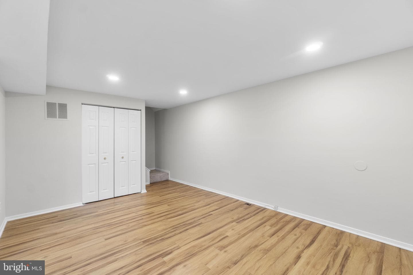 392 West Court #2b photo 6